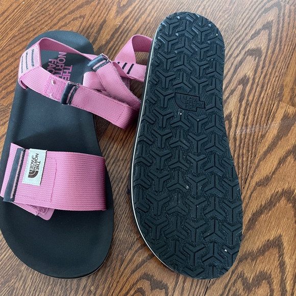 The North Face Women's
Skeena Sandal, Gardenia size 10 - Picture 2 of 7